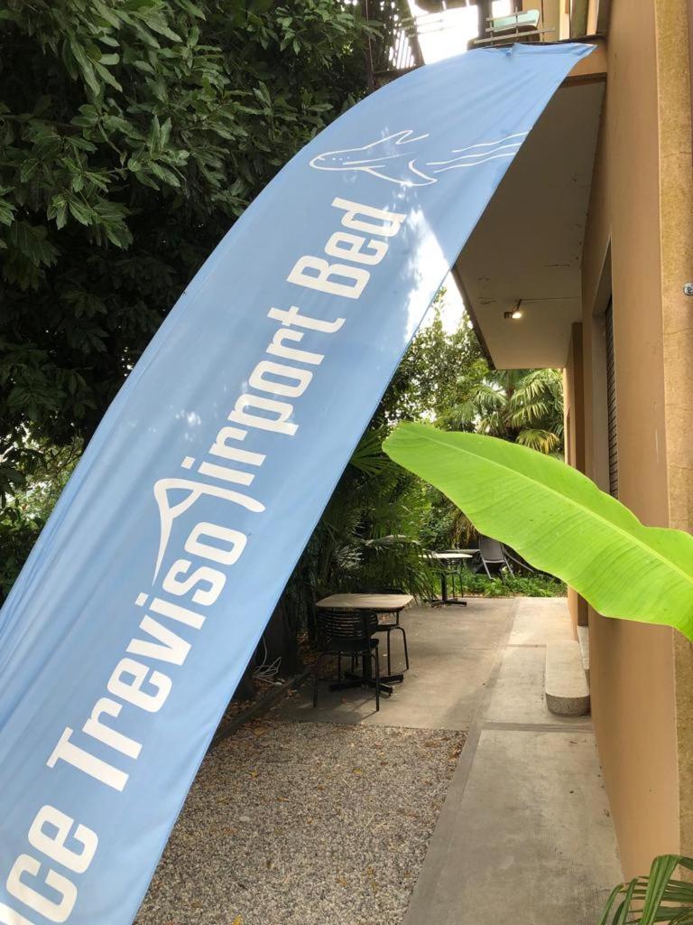 Venice Treviso Airport Bed Exterior photo The logo of the department